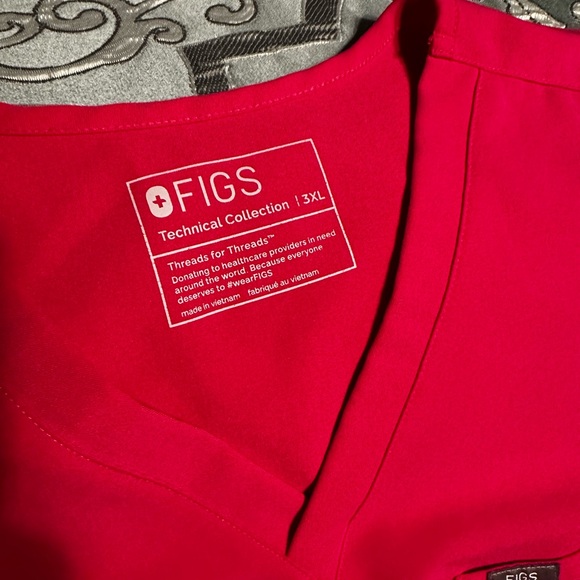 Figs 3X Shocking Pink Catarina top - Picture 5 of 5